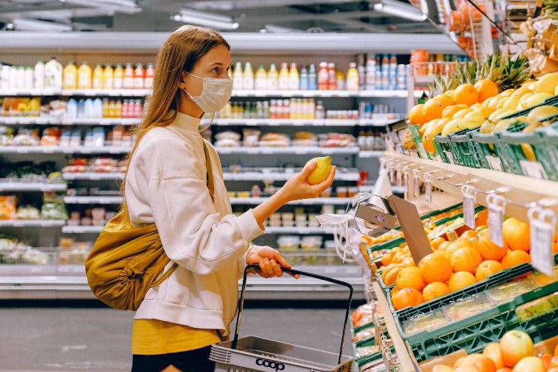 women buying groceries