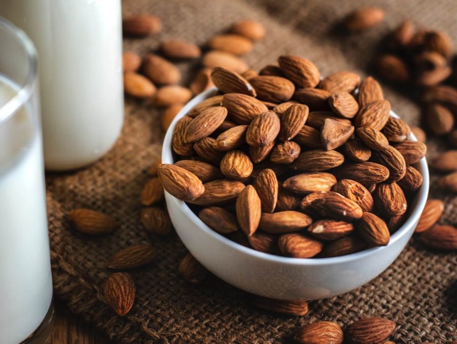 Almond and milk healthy snacks